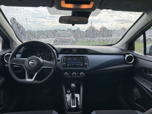 Used 2024 Nissan Versa SV FWD image 5