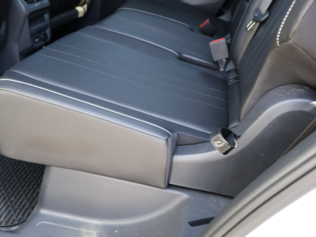 Used 2024 Volkswagen Tiguan SE R-Line FWD image 19
