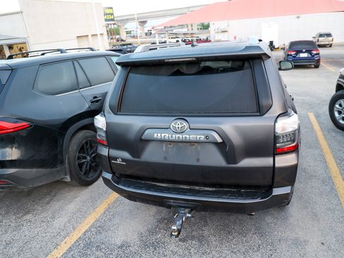 Used 2017 Toyota 4Runner SR5 image 10
