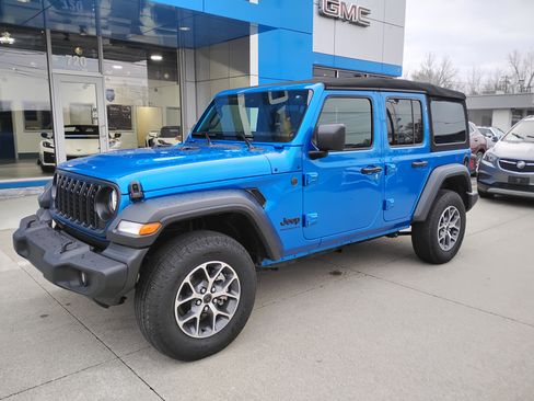 Used 2024 Jeep Wrangler Sport S image 27
