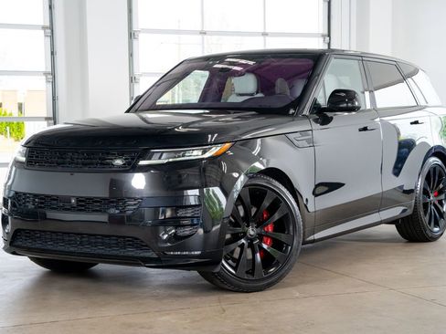 Used 2023 Land Rover Range Rover Sport SE Dynamic image 2