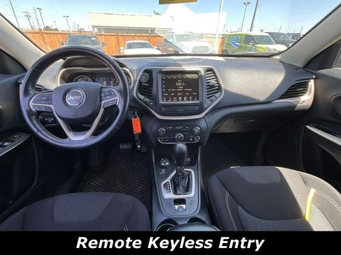 Used 2015 Jeep Cherokee Latitude w/ Cold Weather Group AWD/4WD image 7
