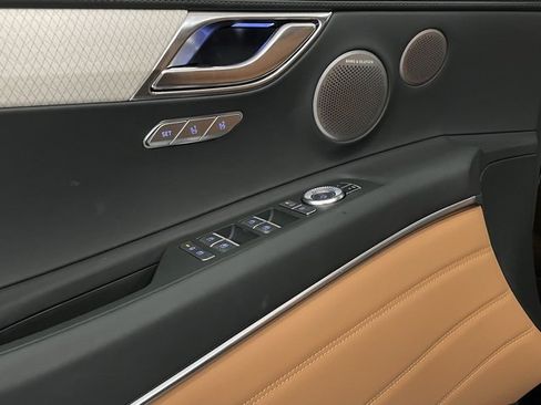 New 2025 Genesis GV80 2.5T Advanced image 12