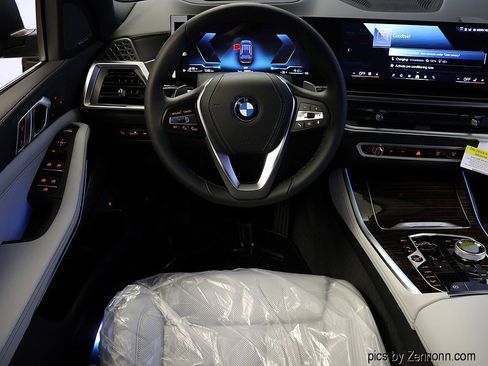 New 2026 BMW X5 xDrive50e w/ Executive Package image 16