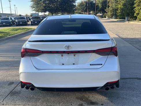 Used 2019 Toyota Avalon Touring FWD image 8