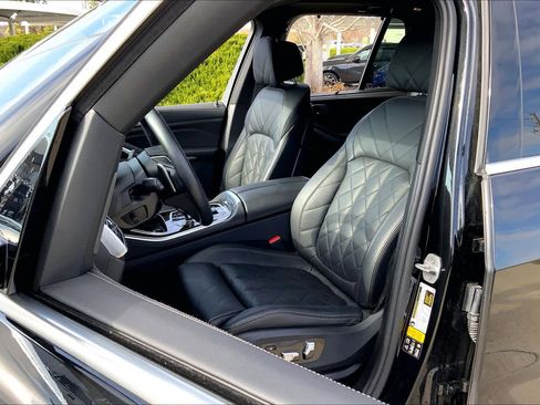 Used 2023 BMW X5 xDrive40i w/ Executive Package image 7