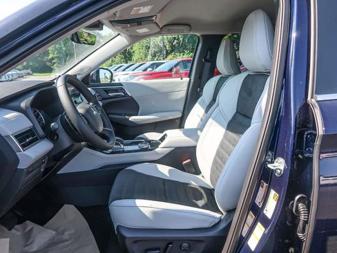 New 2025 Mitsubishi Outlander AWD image 25