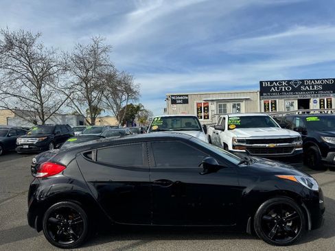 Used 2013 Hyundai Veloster image 8