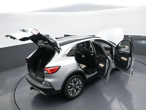 Used 2020 Ford Escape Titanium image 43