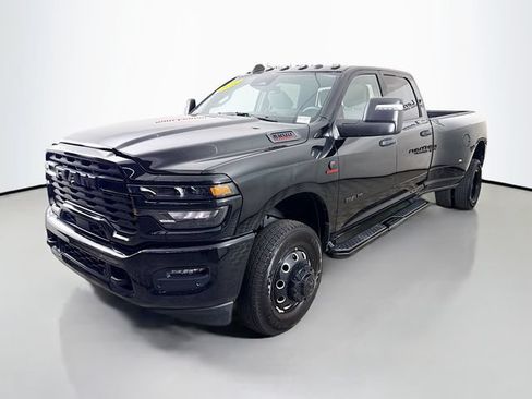 Used 2025 RAM 3500 Big Horn AWD/4WD image 3