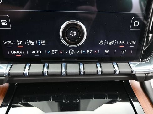 Used 2025 GMC Yukon XL Denali w/ Denali Reserve Package AWD/4WD image 18