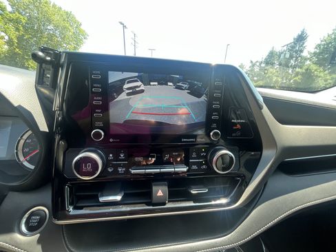 Used 2020 Toyota Highlander LE AWD/4WD image 22
