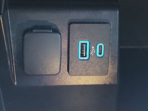 Certified 2021 Ford Explorer XLT w/ Equipment Group 202A image 36