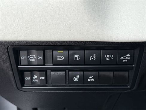 Certified 2024 Toyota Sequoia Capstone image 21