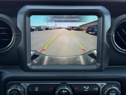 Used 2023 Jeep Gladiator Overland AWD/4WD image 14