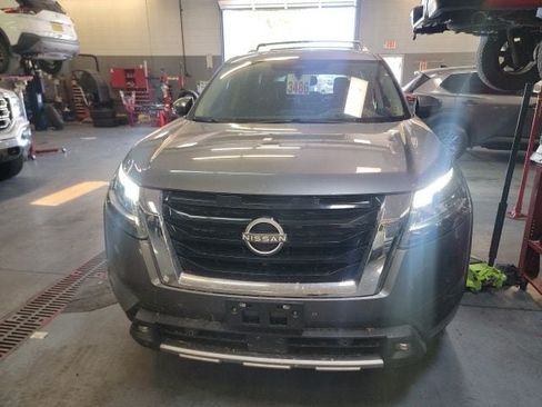 Certified 2022 Nissan Pathfinder Platinum w/ Cargo Package FWD image 4