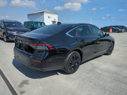 Used 2025 Honda Accord LX image 5