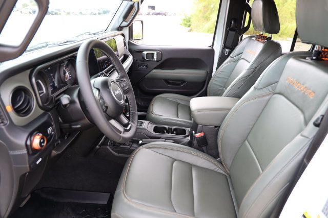 Used 2025 Jeep Gladiator Mojave AWD/4WD image 12