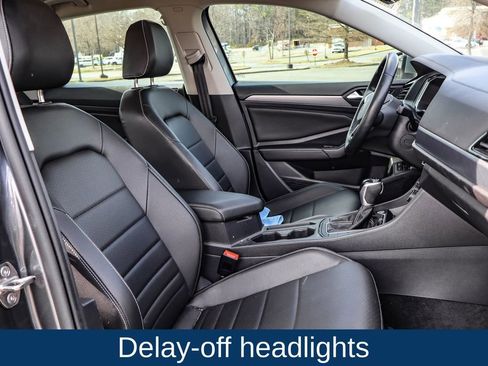 Used 2023 Volkswagen Jetta SE w/ Panoramic Sunroof Package image 15