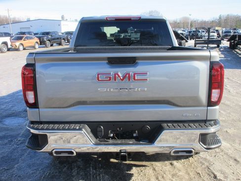 New 2026 GMC Sierra 1500 SLE image 6