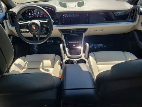 Used 2024 Porsche Cayenne S image 18