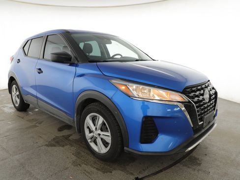 Used 2022 Nissan Kicks S FWD image 3