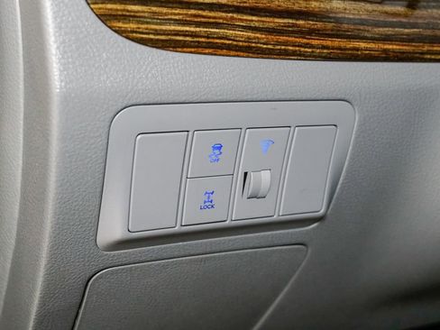 Used 2011 Hyundai Santa Fe GLS image 10