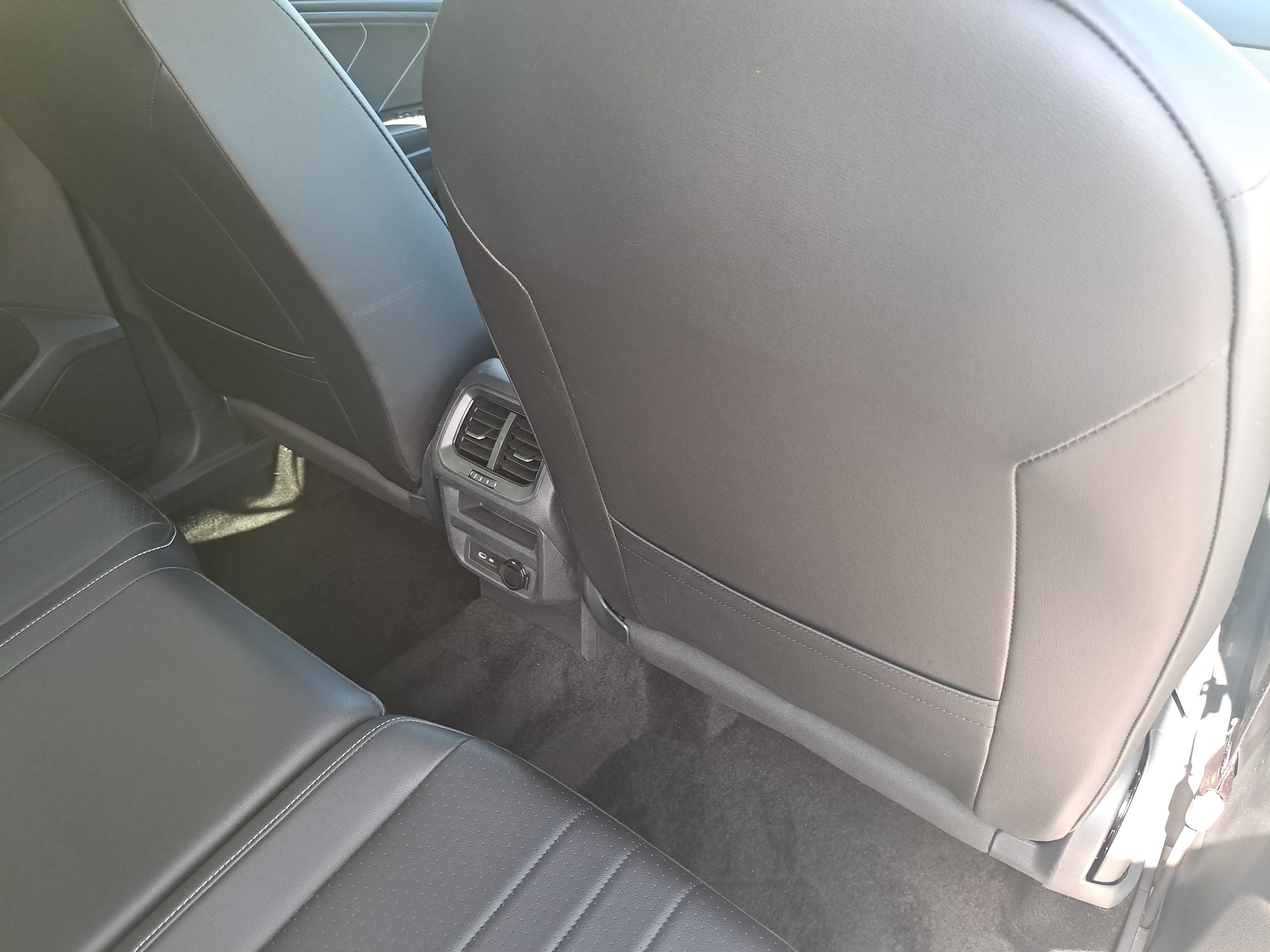 Certified 2023 Volkswagen Tiguan SE FWD image 11