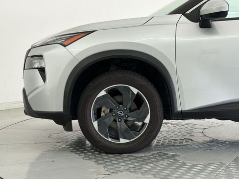 Used 2024 Nissan Rogue SV AWD/4WD image 12