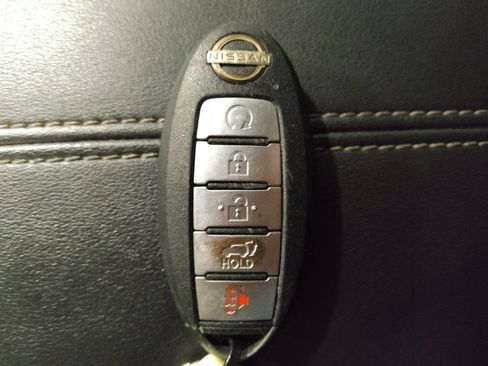 Used 2022 Nissan Pathfinder SL FWD image 32