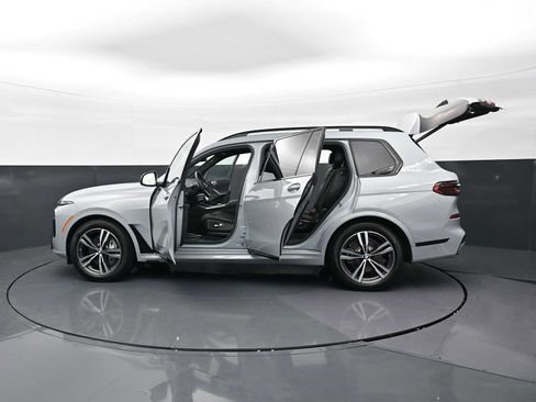 Used 2026 BMW X7 xDrive40i w/ Executive Package image 35