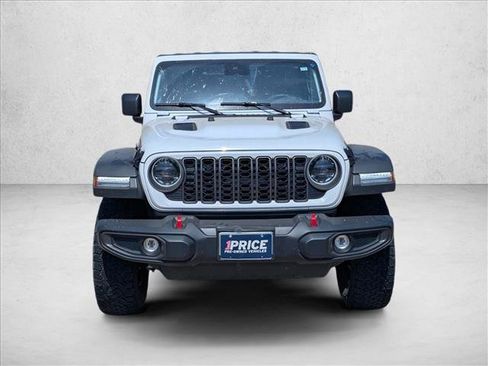 Used 2025 Jeep Wrangler Unlimited Rubicon image 2