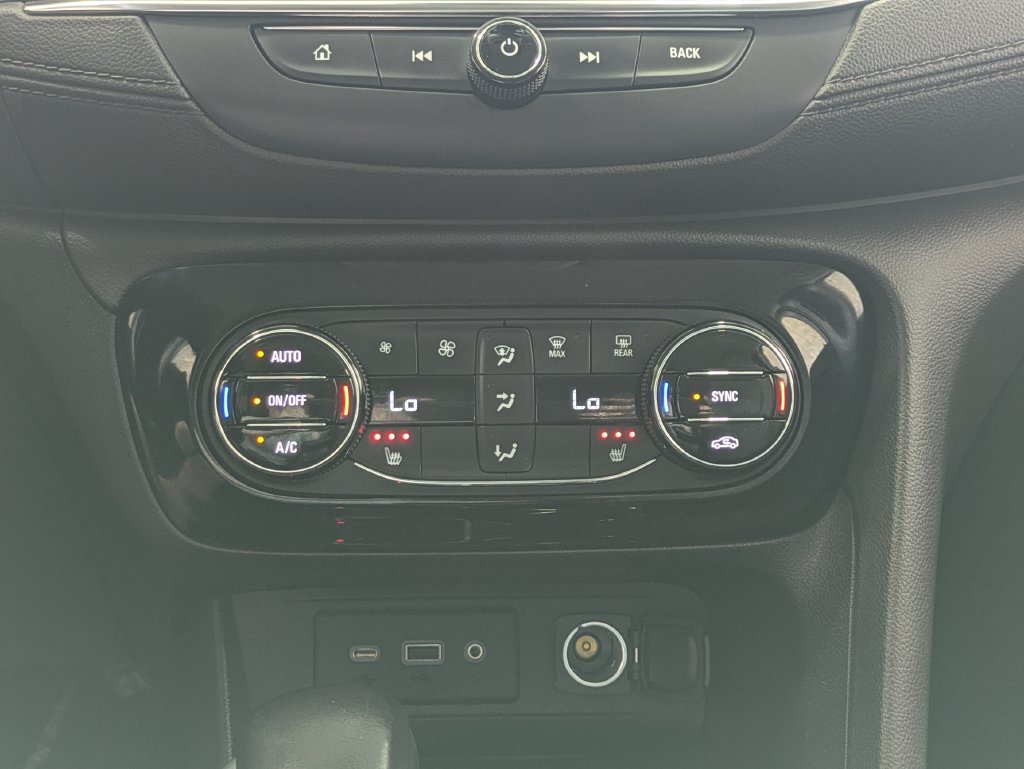 Used 2022 Buick Encore GX Select w/ Sport Touring Package FWD image 14