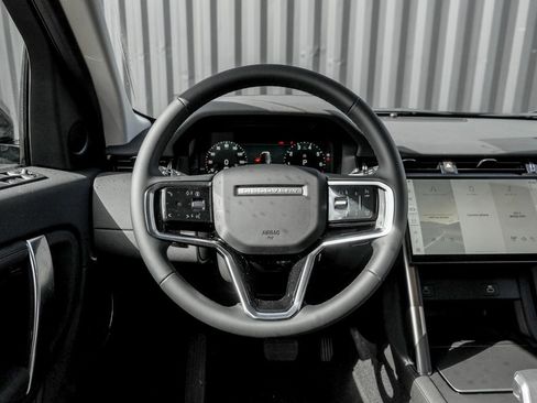 Used 2025 Land Rover Discovery Sport S image 18