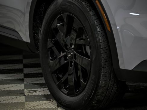 Used 2022 Kia Sorento S w/ Panoramic Sunroof Package image 3