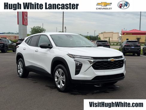 Used 2024 Chevrolet Trax LS FWD image 1