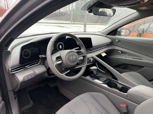 Used 2024 Hyundai Elantra SEL w/ Convenience Package image 8