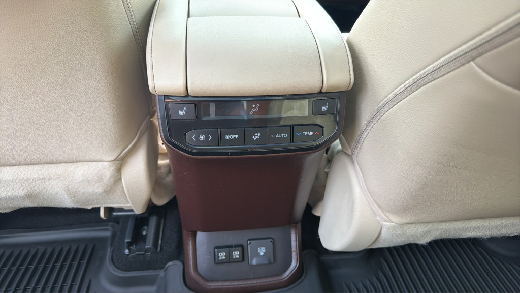 Used 2021 Toyota Highlander Platinum AWD/4WD image 17
