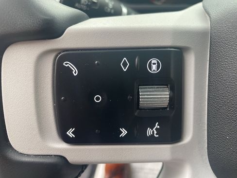 Used 2025 Land Rover Defender 110 X-Dynamic SE image 27