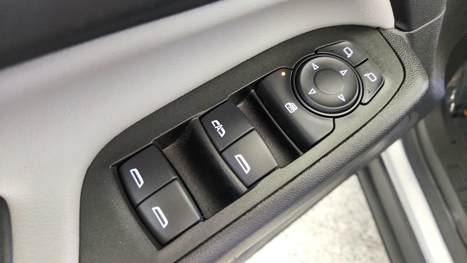 Used 2023 Chevrolet Equinox LS FWD image 22
