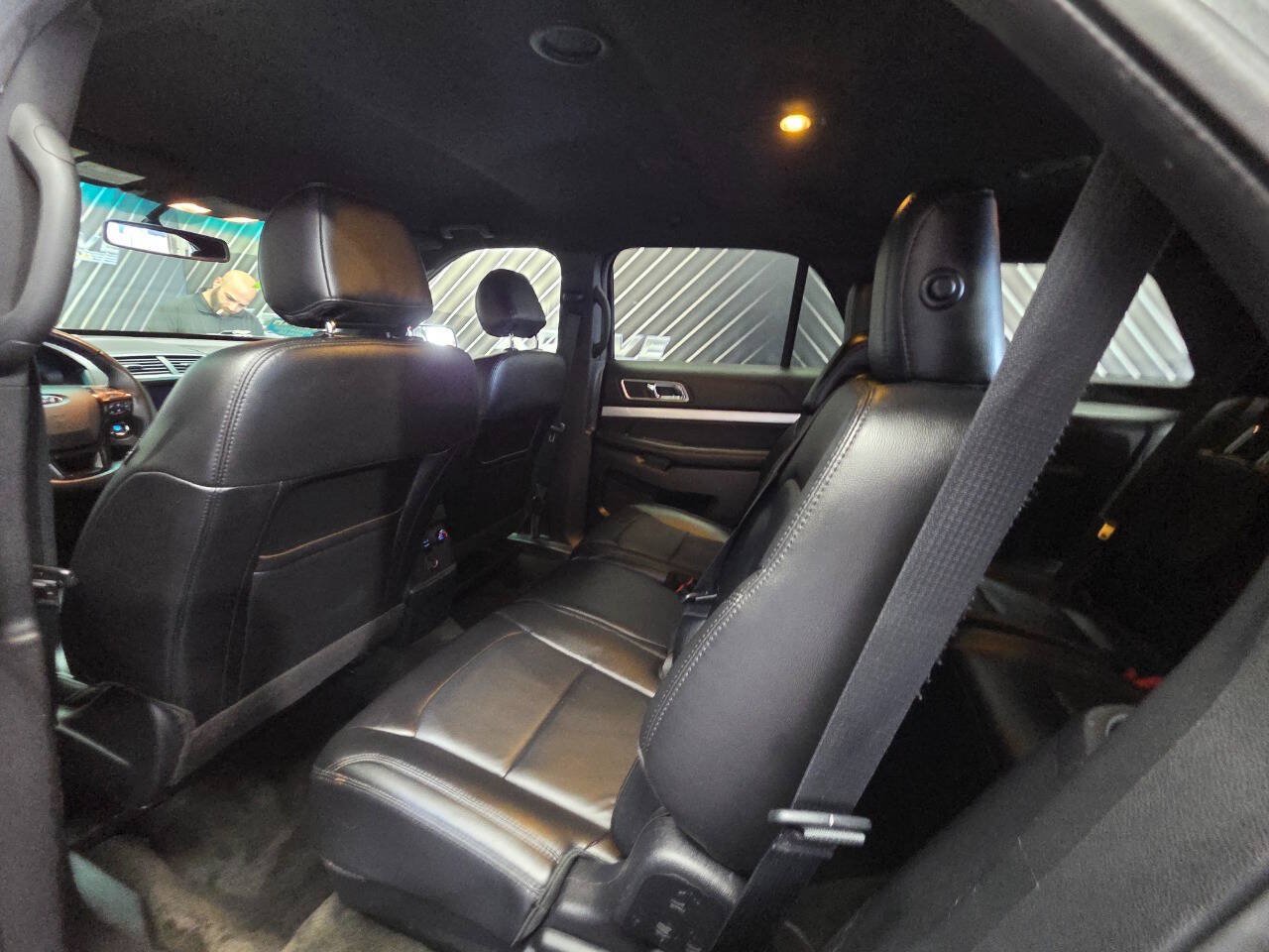 Used 2017 Ford Explorer XLT w/ Equipment Group 202A FWD image 24