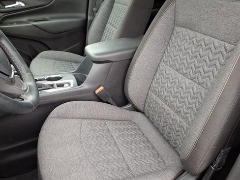 Used 2024 Chevrolet Equinox LT image 3