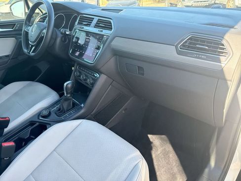 Used 2019 Volkswagen Tiguan SE w/ Panoramic Sunroof Package image 11