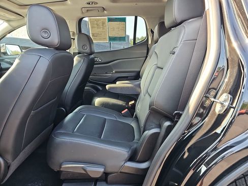 Used 2023 GMC Acadia SLT w/ Technology Package AWD/4WD image 19