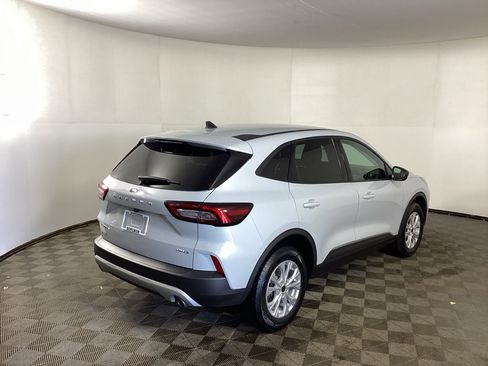 Used 2025 Ford Escape Active AWD/4WD image 2