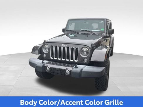 Used 2016 Jeep Wrangler Unlimited Sahara w/ Dual Top Group AWD/4WD image 28