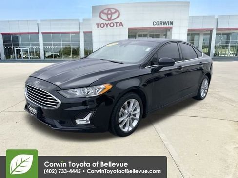 Used 2019 Ford Fusion SE image 12