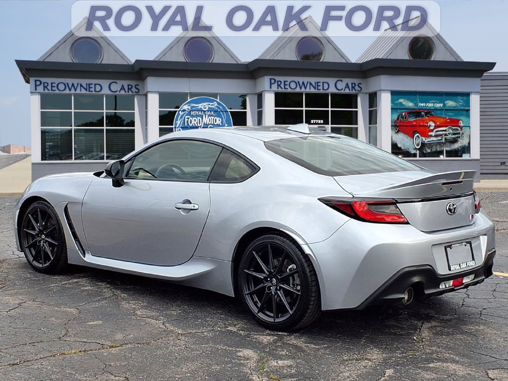 Used 2022 Toyota GR86 Premium w/ ALL Weather Mat Package (TMS) RWD image 2