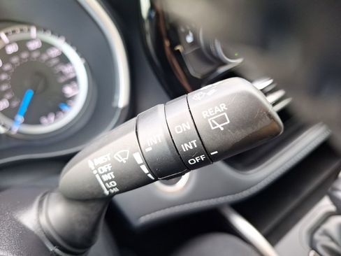 Used 2025 Toyota Highlander XLE image 26