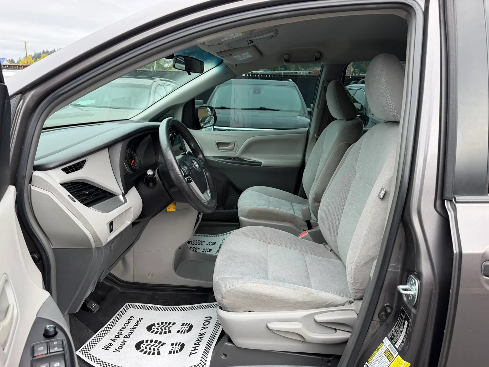 Used 2015 Toyota Sienna L FWD image 8